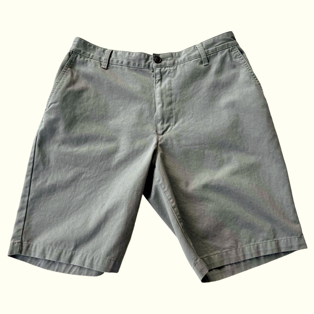 Dockers Men's Flat Front Gray Shorts